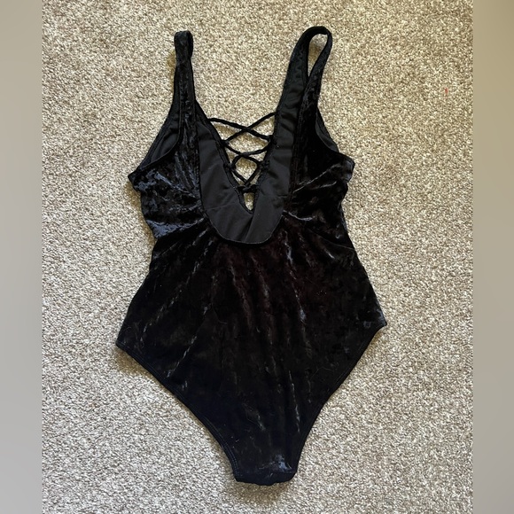 Hot Topic Black Crushed Velvet One Piece Swimsuit Bathing Suit Deep V-Neck Goth - Picture 5 of 13